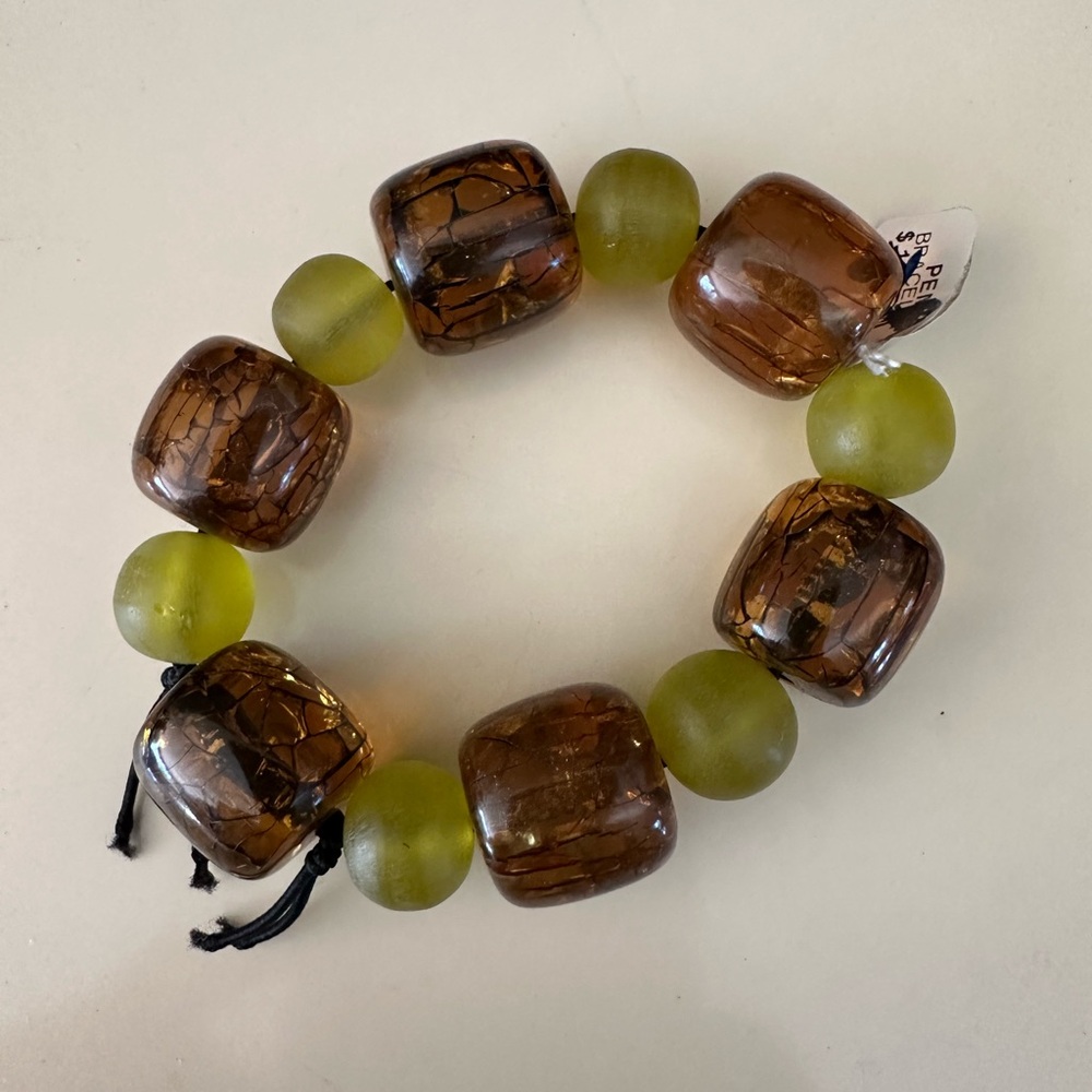 Free w/ purchase! Stretch Resin Bracelet Amber & Green beads - Picture 5 of 7